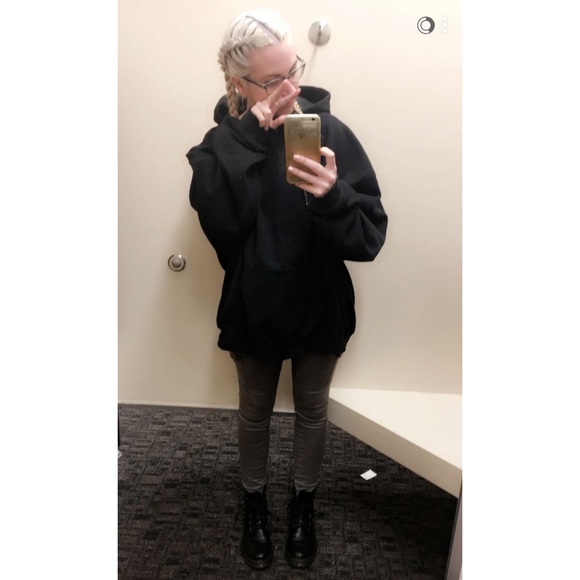 Meet your Posher, Caitlin - Picture 9 of 11